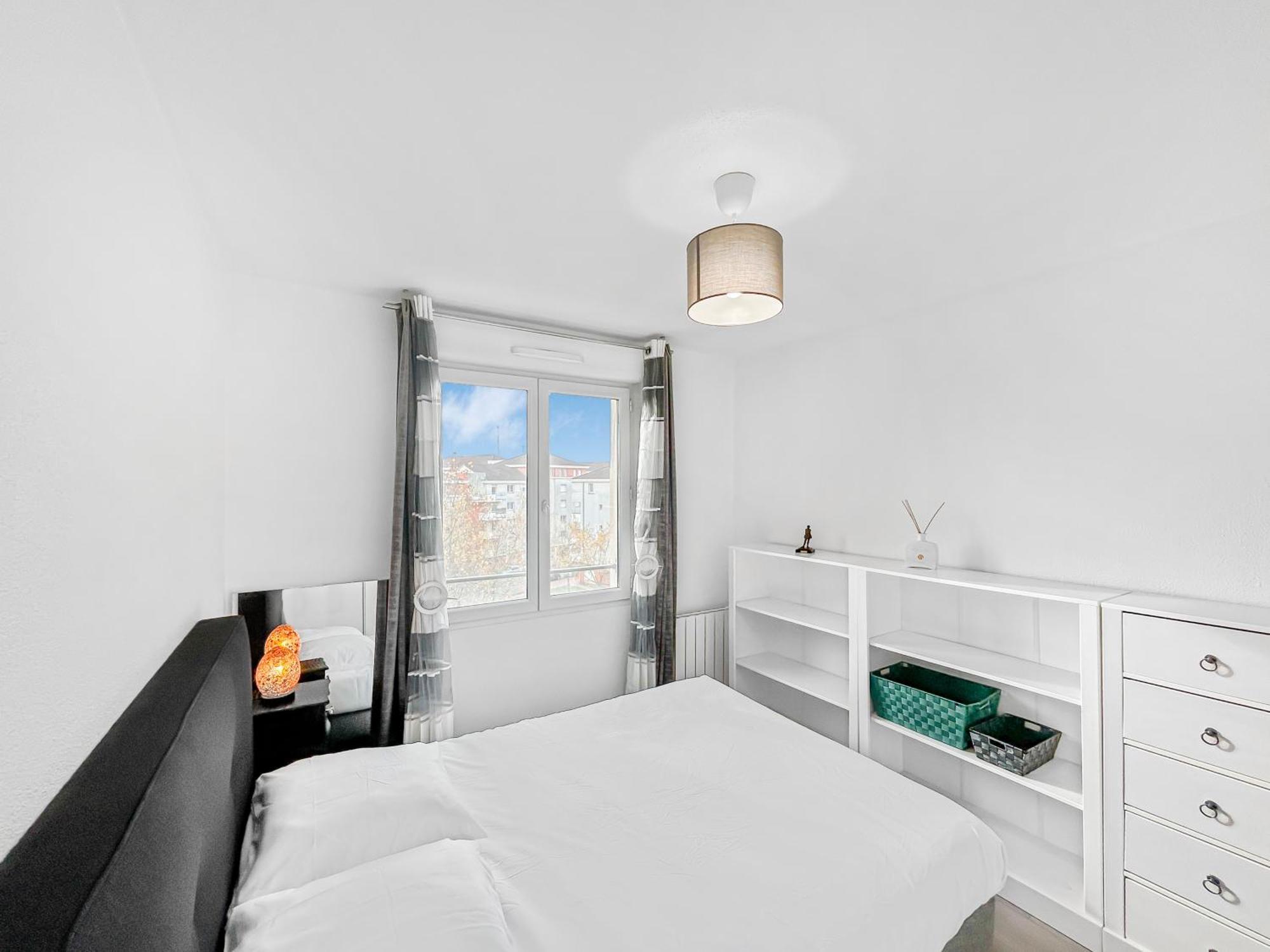 Escale Affaires Dugny-bourget *